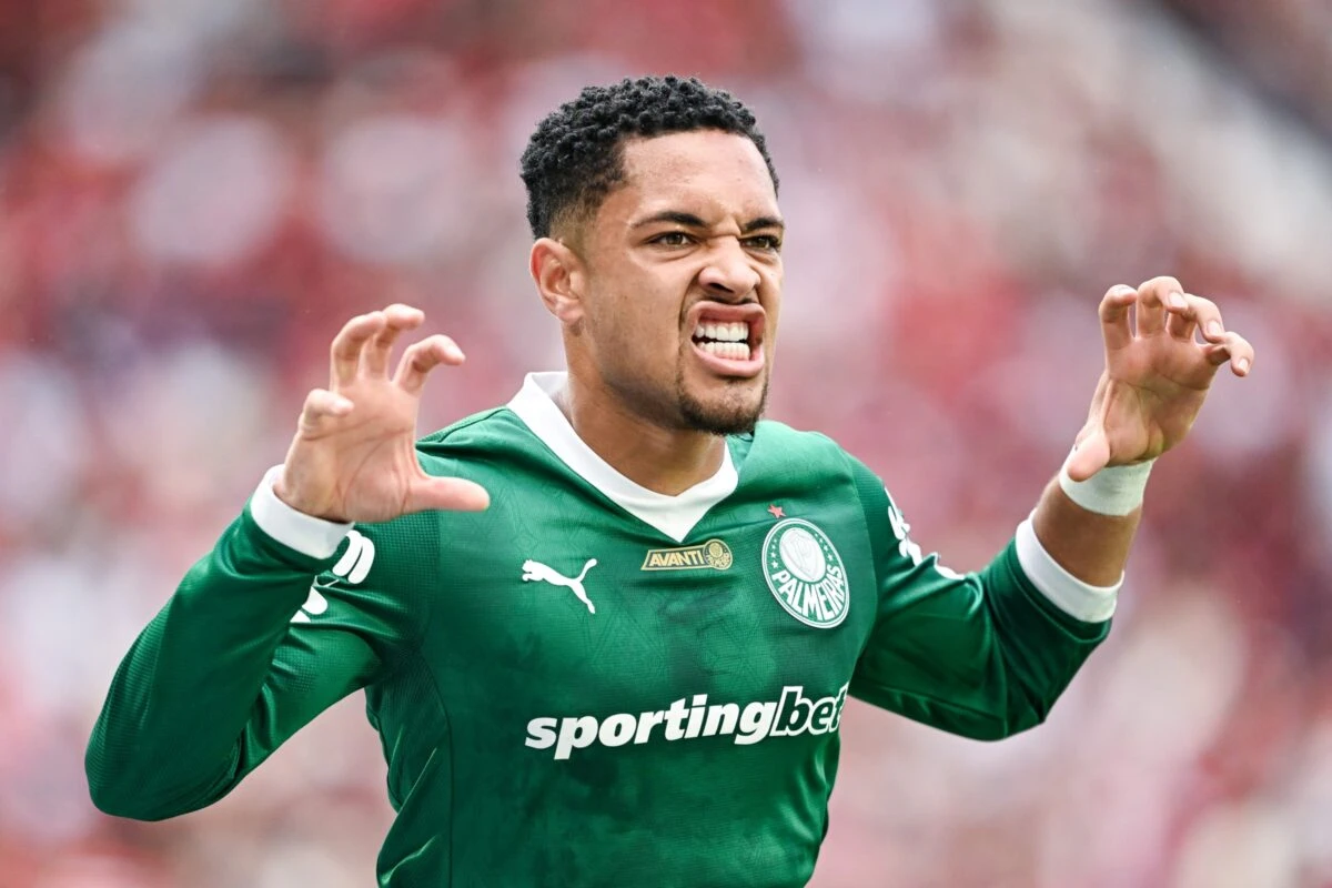 Vitor Roque está perto de fazer temporada mais artilheira da carreira