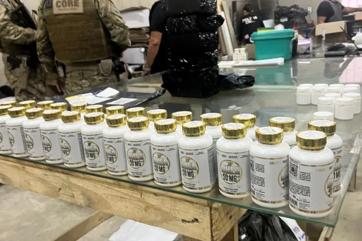 Polícia impede venda ilegal de anabolizantes e canetas emagrecedoras