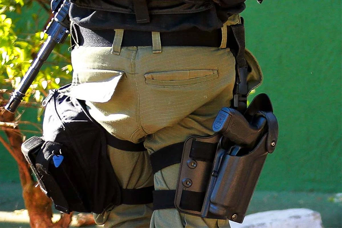 Jovem autista se assusta com polícia e é baleado por PM no RJ