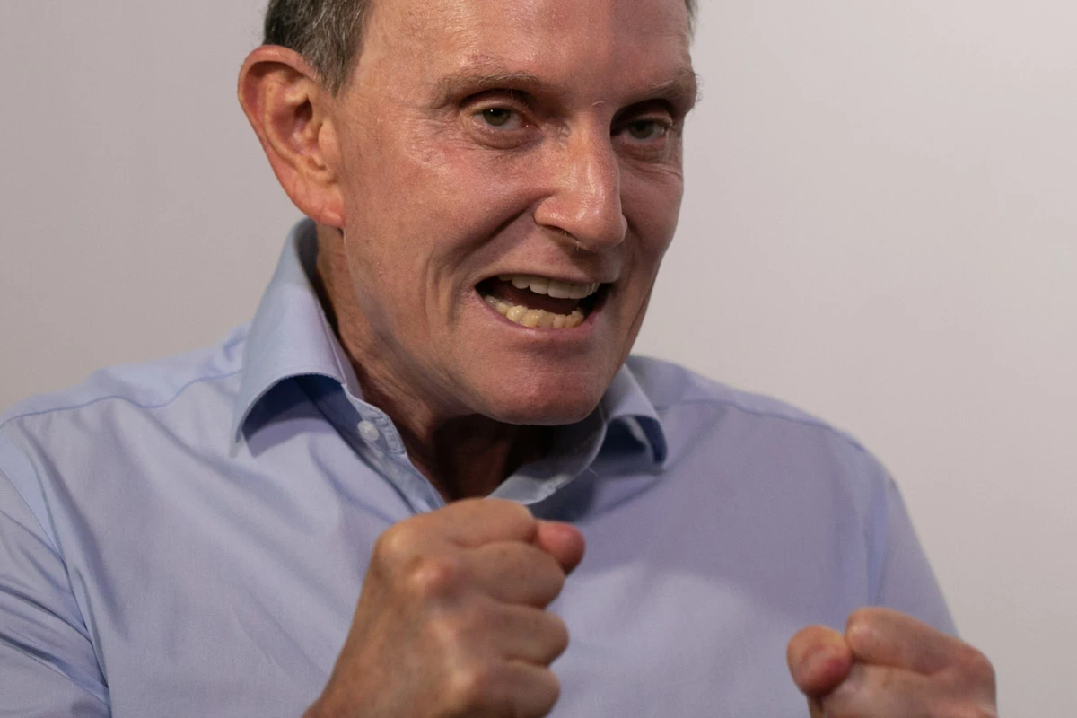 Marcelo Crivella vai à Justiça do DF contra Jovem Pan e Google