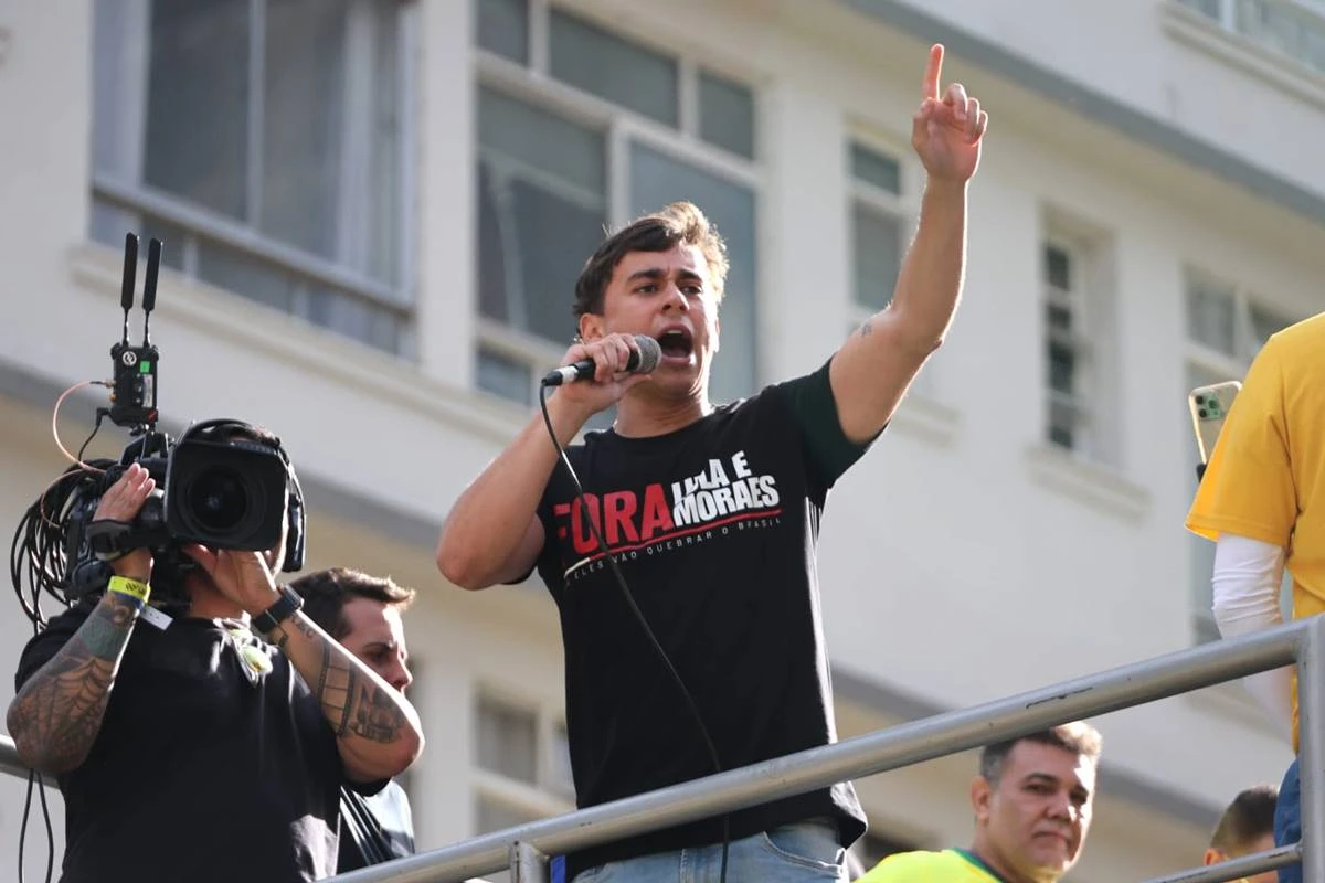 Moraes: Nikolas usou ligação com Bolsonaro para tentar coagir o STF
