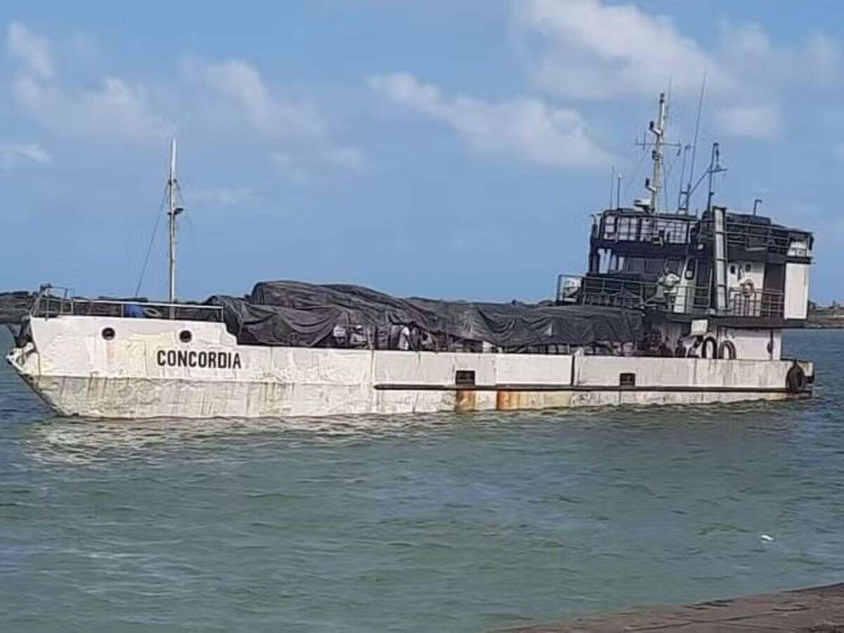 Naufrágio em Noronha: Marinha encerra operação de busca e salvamento