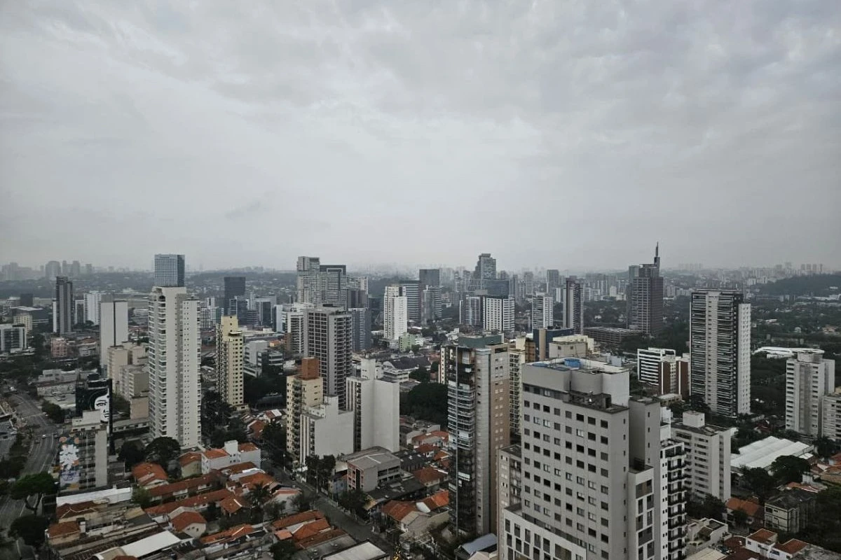 Sexta começa chuvosa em SP. Saiba como fica o tempo no fim de semana