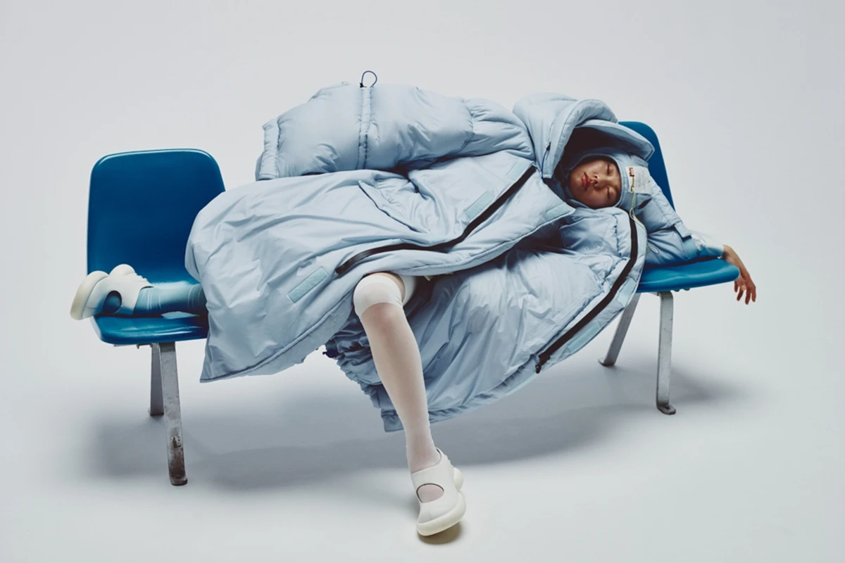“Traje do sono” usa tecnologia para facilitar dormir em qualquer lugar