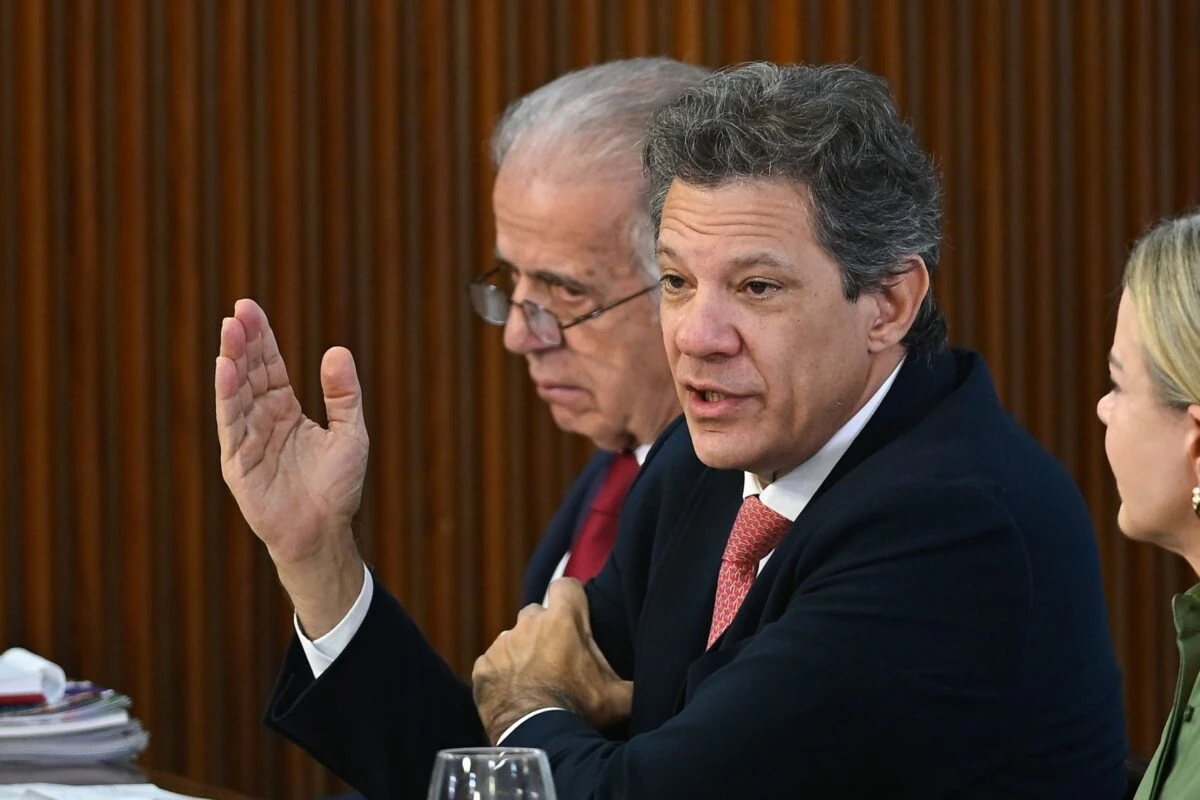Haddad solta o verbo sobre juros e PIB durante reunião ministerial