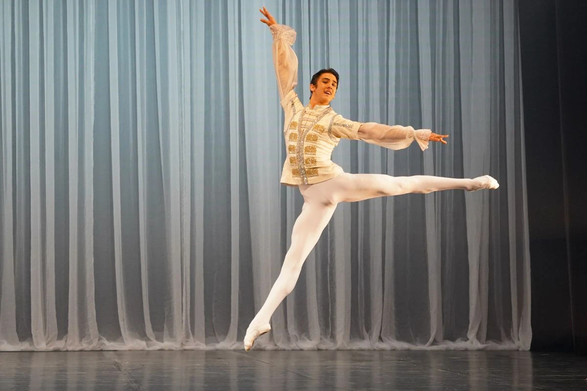 Bailarino de Jundiaí é contratado por companhia de balé da Rússia
