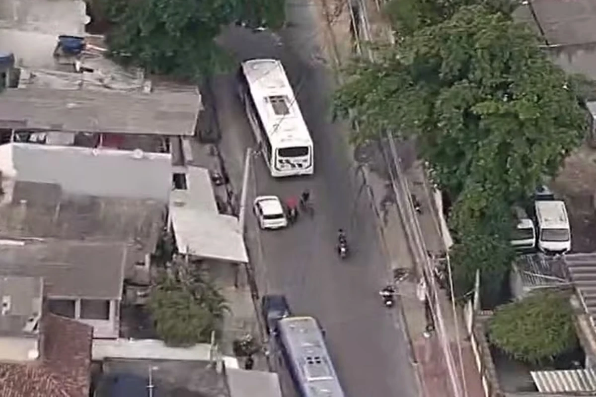 Ônibus são sequestrados e usados como barricadas no Rio de Janeiro