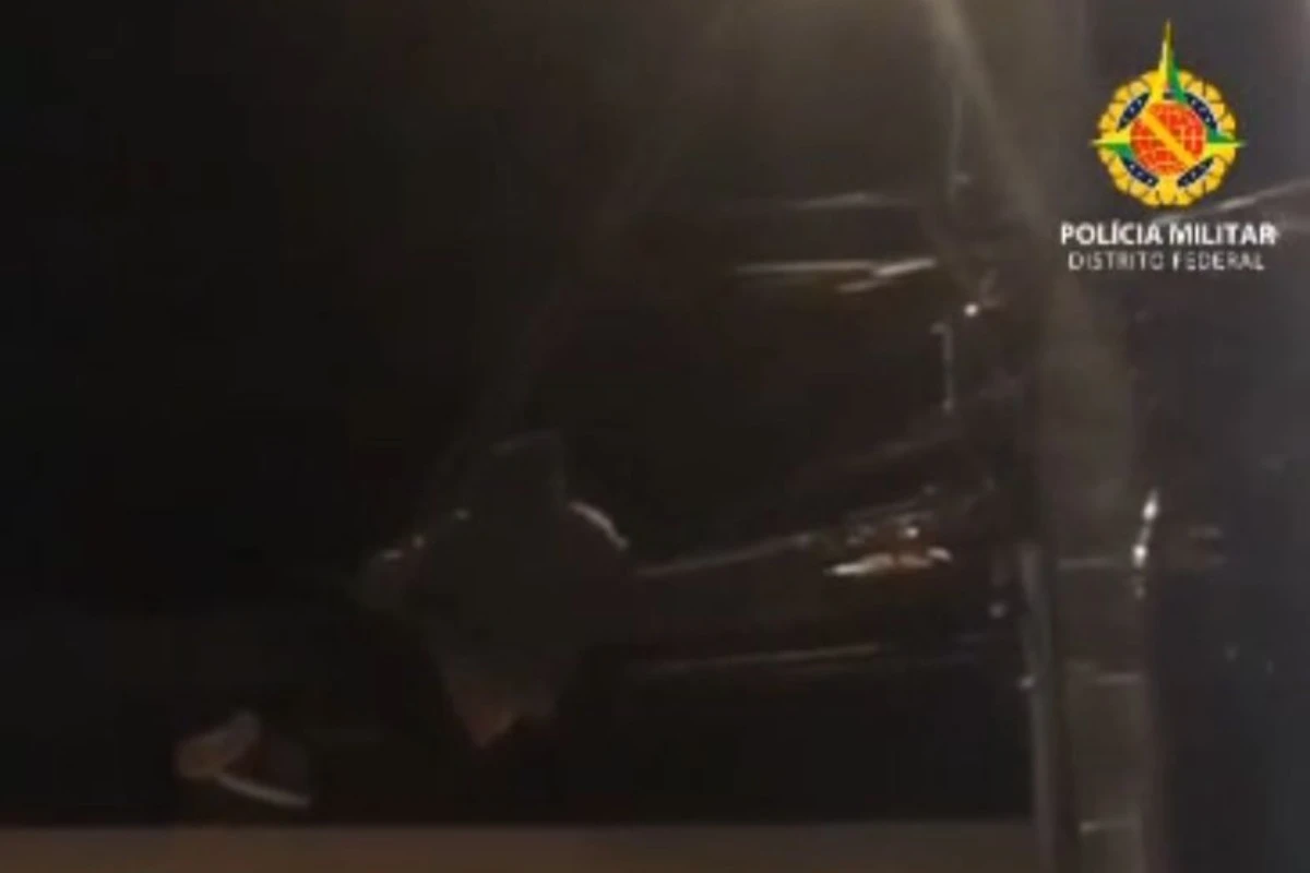 Ladrão escala poste para roubar fios de energia e é preso no DF. Vídeo