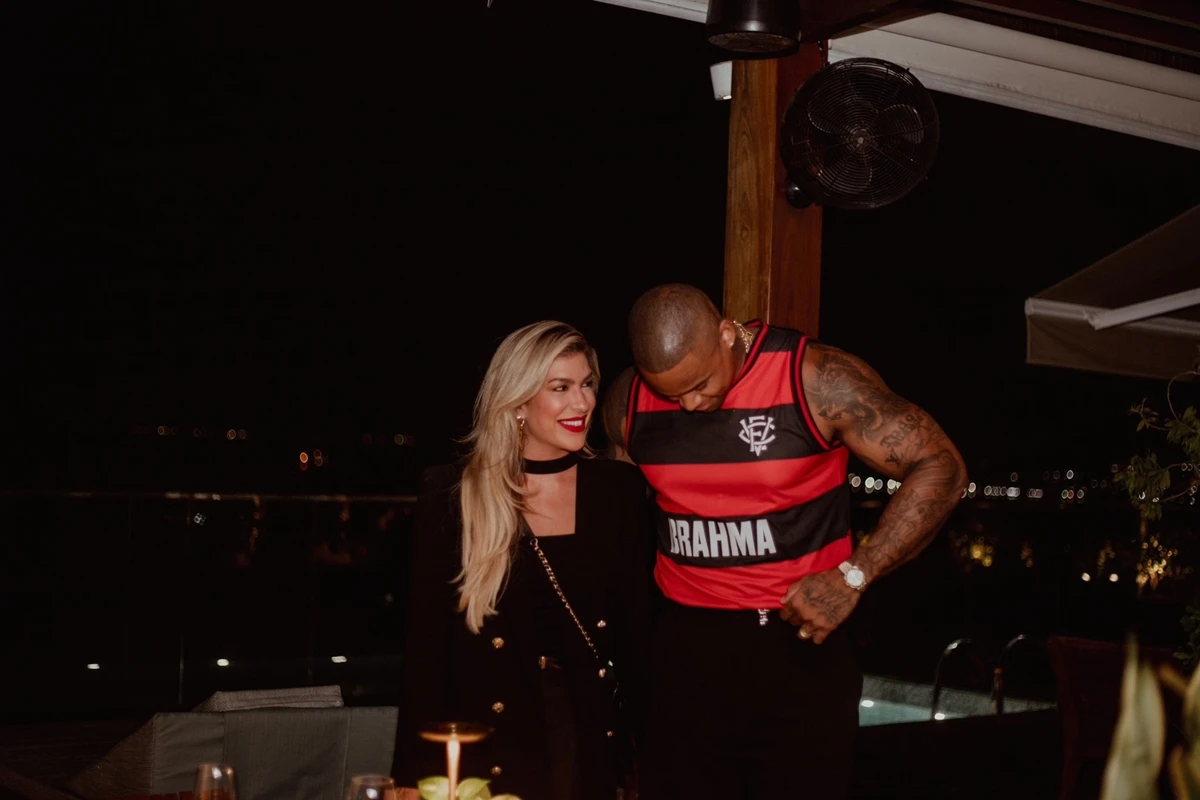 Léo Santana e Lore Improta anunciam gravidez: “Agora somos 4”