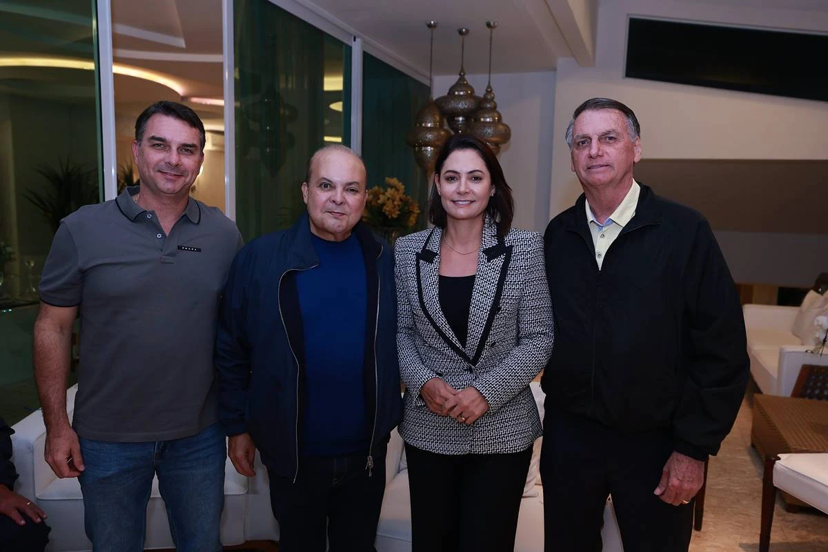 Clã Bolsonaro se encontra Ibaneis em Brasília e discute eleições de 2026