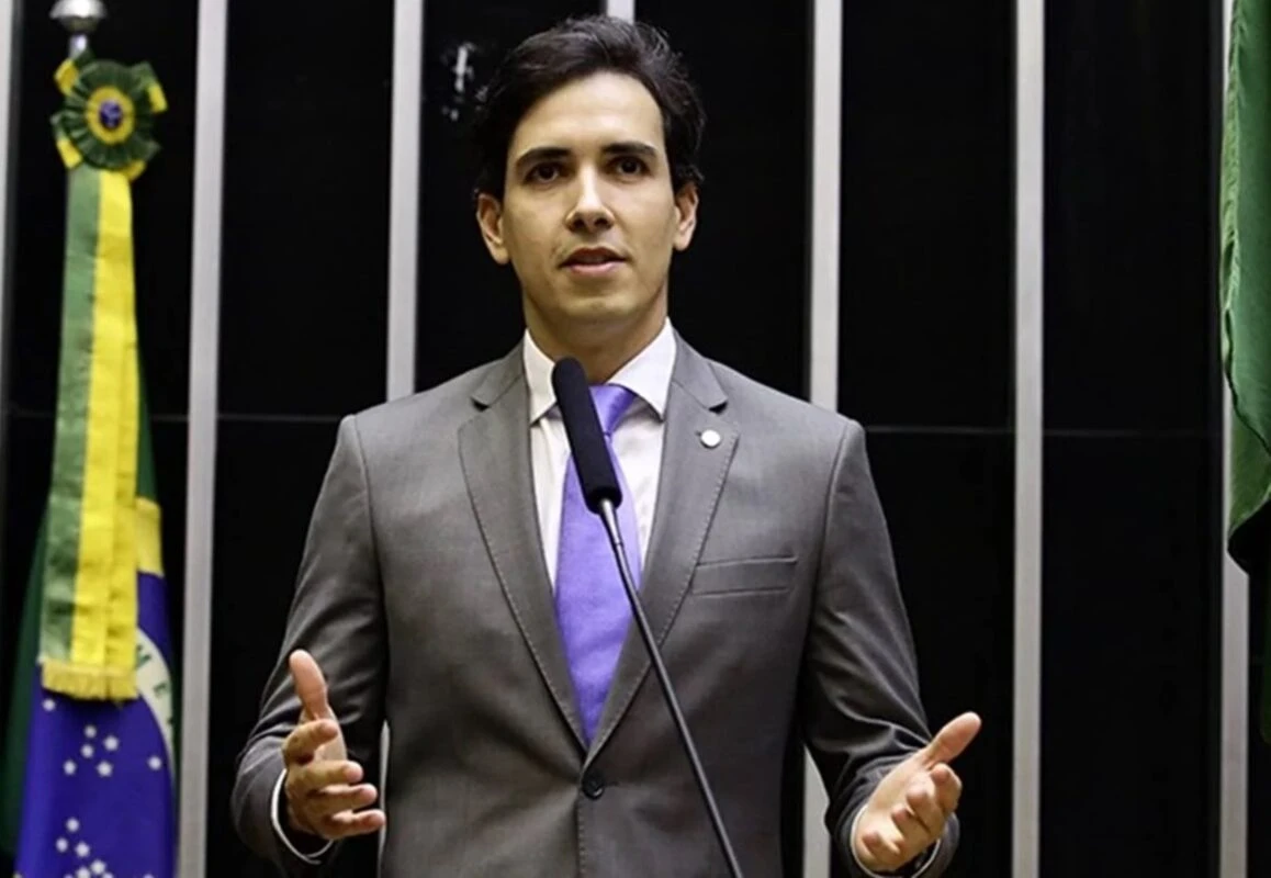 Deputado de MG se manifesta após ser alvo da PF por Farra do INSS