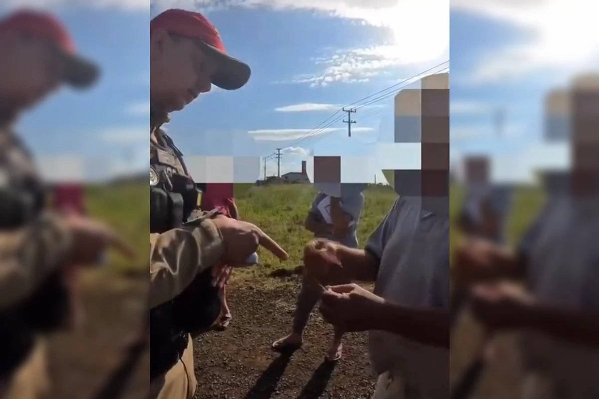 “Dá uma força aí”: caminhoneiro tenta subornar policial com R$ 70