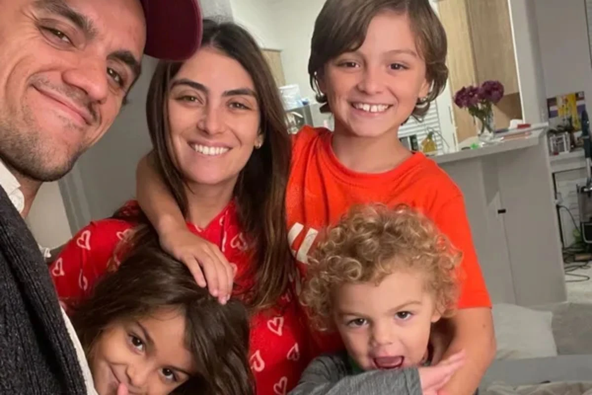 Felipe Simas sobre a esposa: “Orgulho dela por abrir mão da profissão”