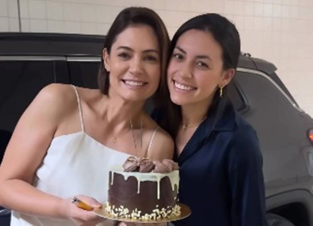 Michelle Bolsonaro faz surpresa de aniversário para a filha mais velha