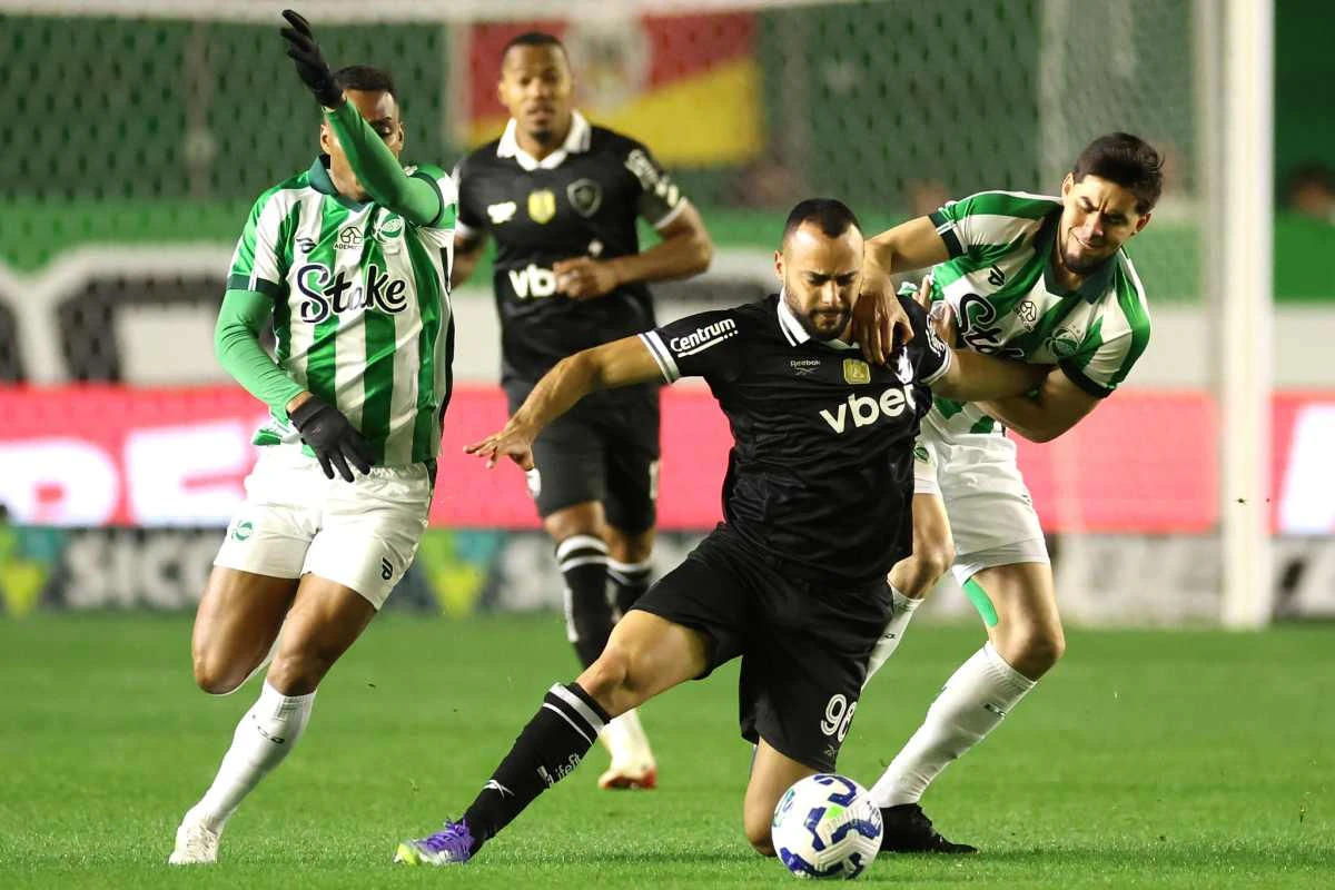 Com dois de Chris Ramos, Botafogo vence o Juventude de virada