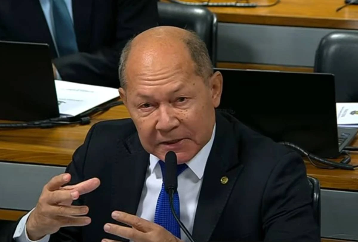 CPMI do INSS: deputado comete gafe ao acusar Lula de homofobia; vídeo