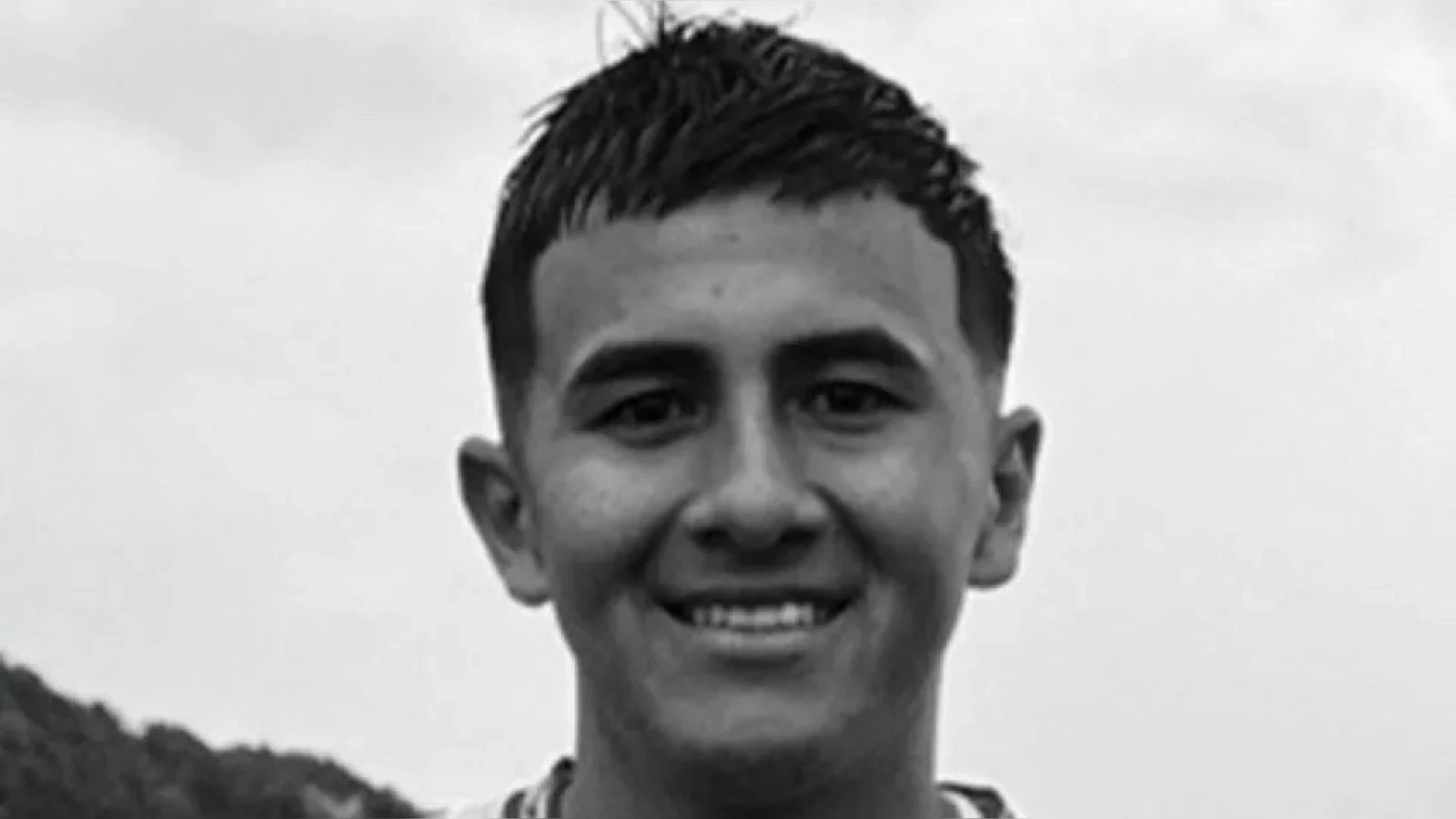 Vídeo: jogador de 21 anos morre dois dias após choque com goleiro