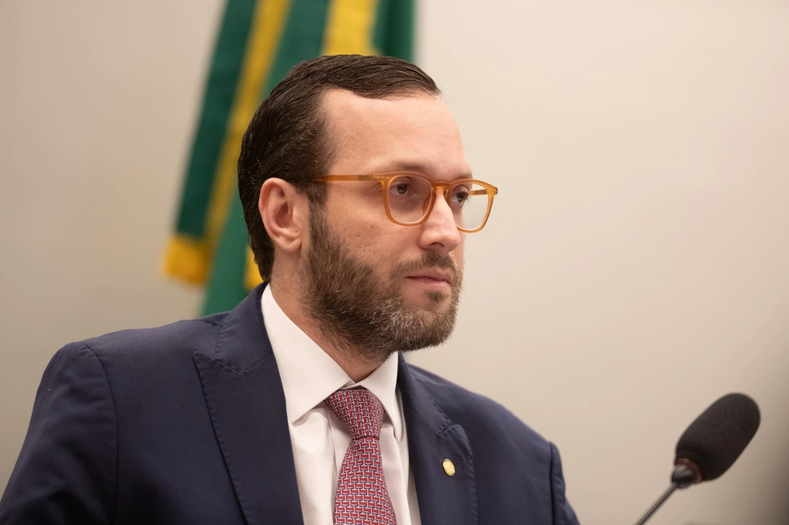 Bancado pela Câmara, deputado foi aos EUA discutir sanções com Eduardo