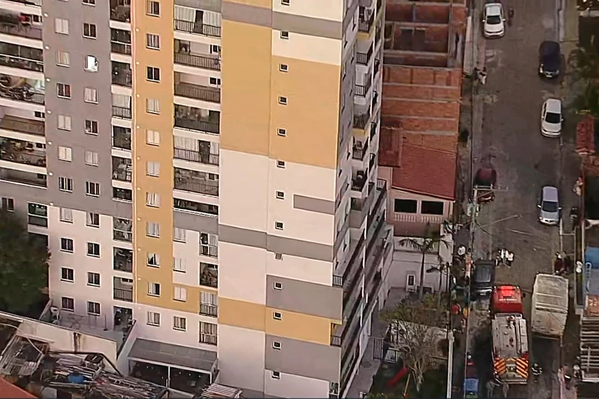 Incêndio em apartamento: mulher é achada morta na escada de emergência
