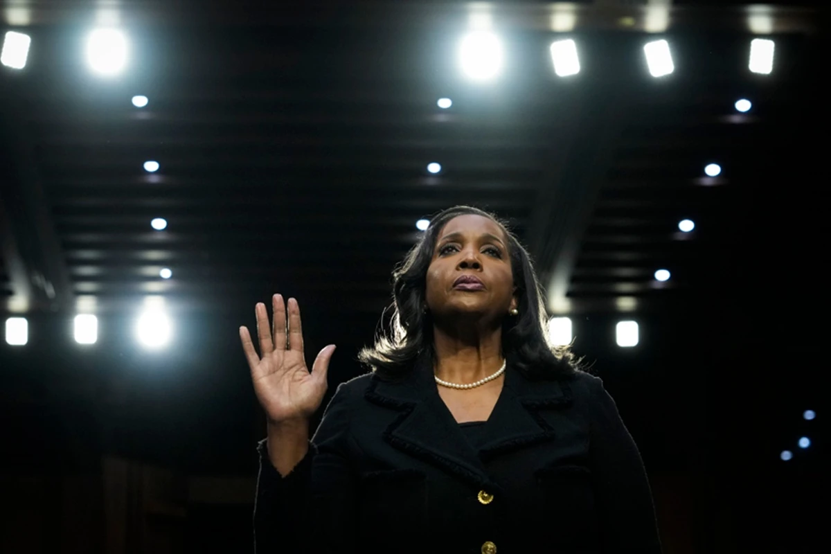 Justiça dos EUA impede Trump de demitir Lisa Cook, diretora do Fed