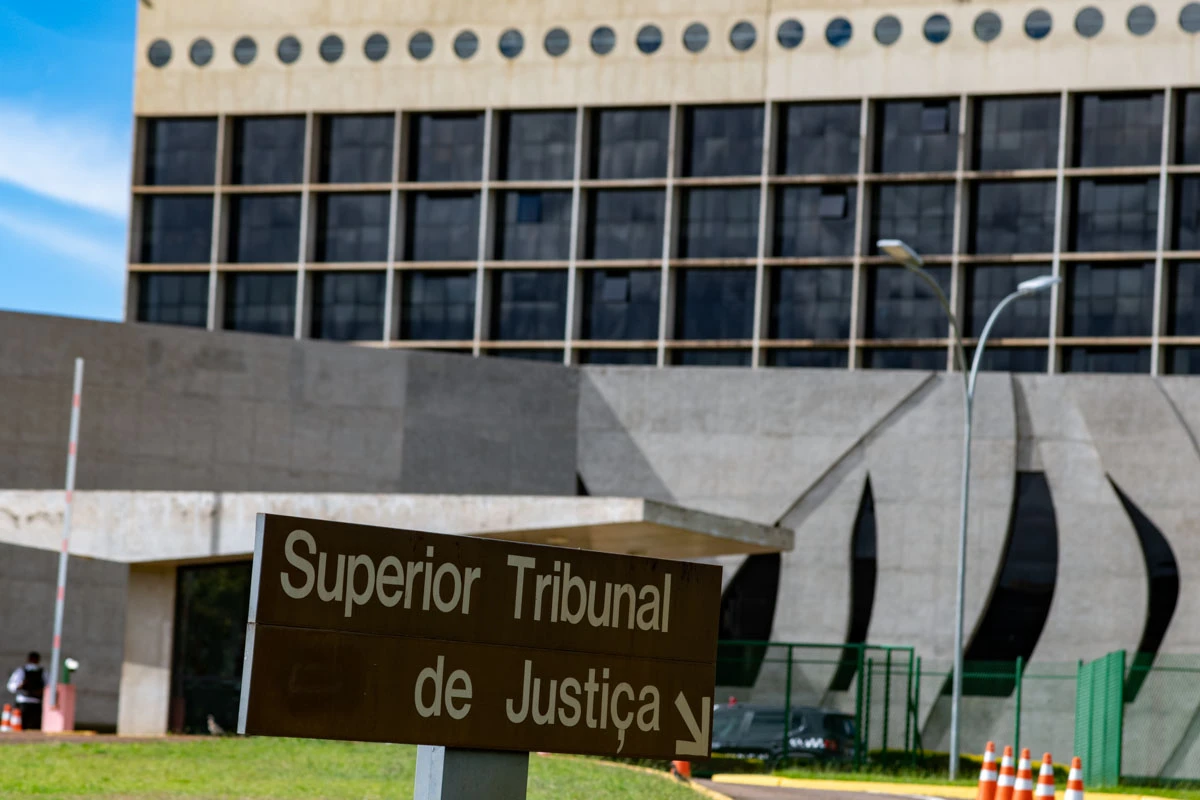 STJ: mãe que amamenta bebê na prisão terá pena reduzida