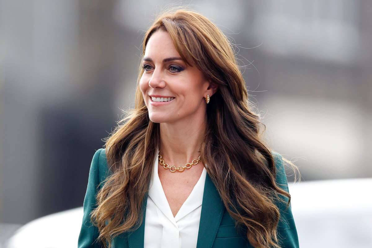 Kate Middleton surge com o cabelo diferente em novas fotos; confira