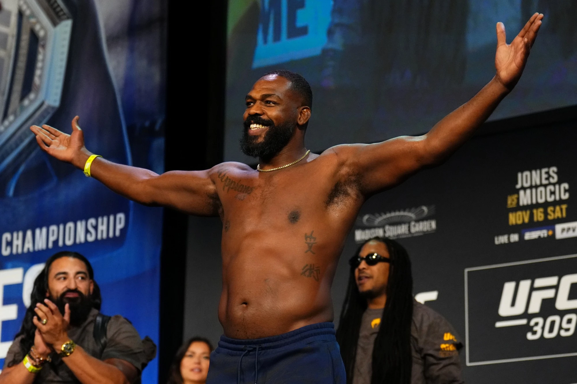 UFC: Jon Jones cogita deixar aposentadoria para lutar na Casa Branca