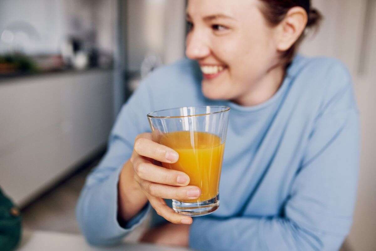 Rico em colágeno: suco com 2 ingredientes baratos rejuvenesce a pele