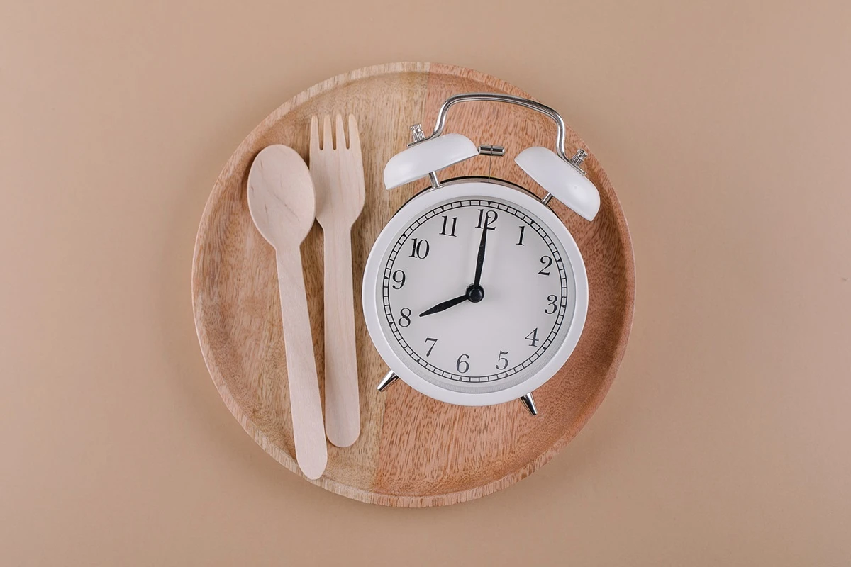 Dieta imitadora do jejum: o que é, como funciona e os riscos do método