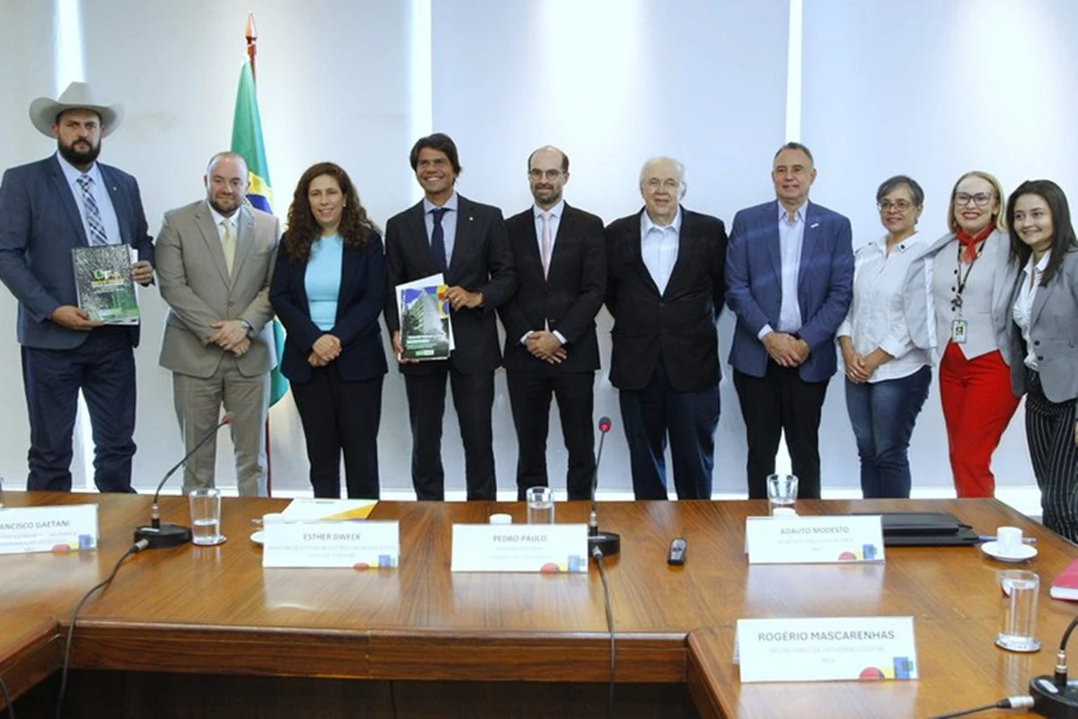 Ministra recebe deputados de GT da reforma administrativa na Câmara