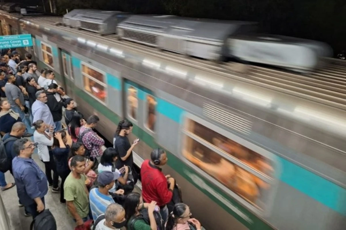 Cai avaliação de passageiros sobre qualidade da Linha 9 dos trens