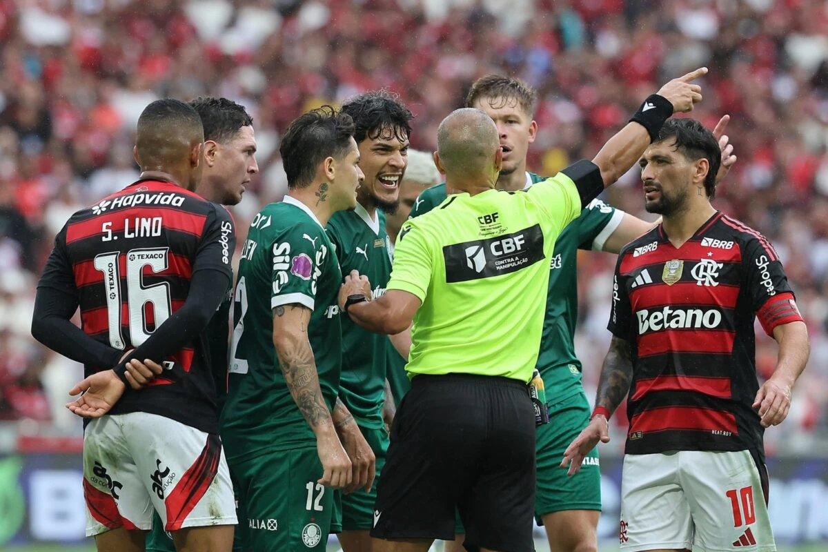 Piquerez e Gustavo Gómez, do Palmeiras, são denunciados pelo STJD