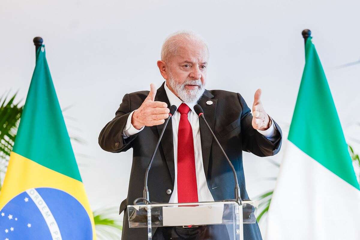 Lula desembarca em Brasília após giro pela Europa