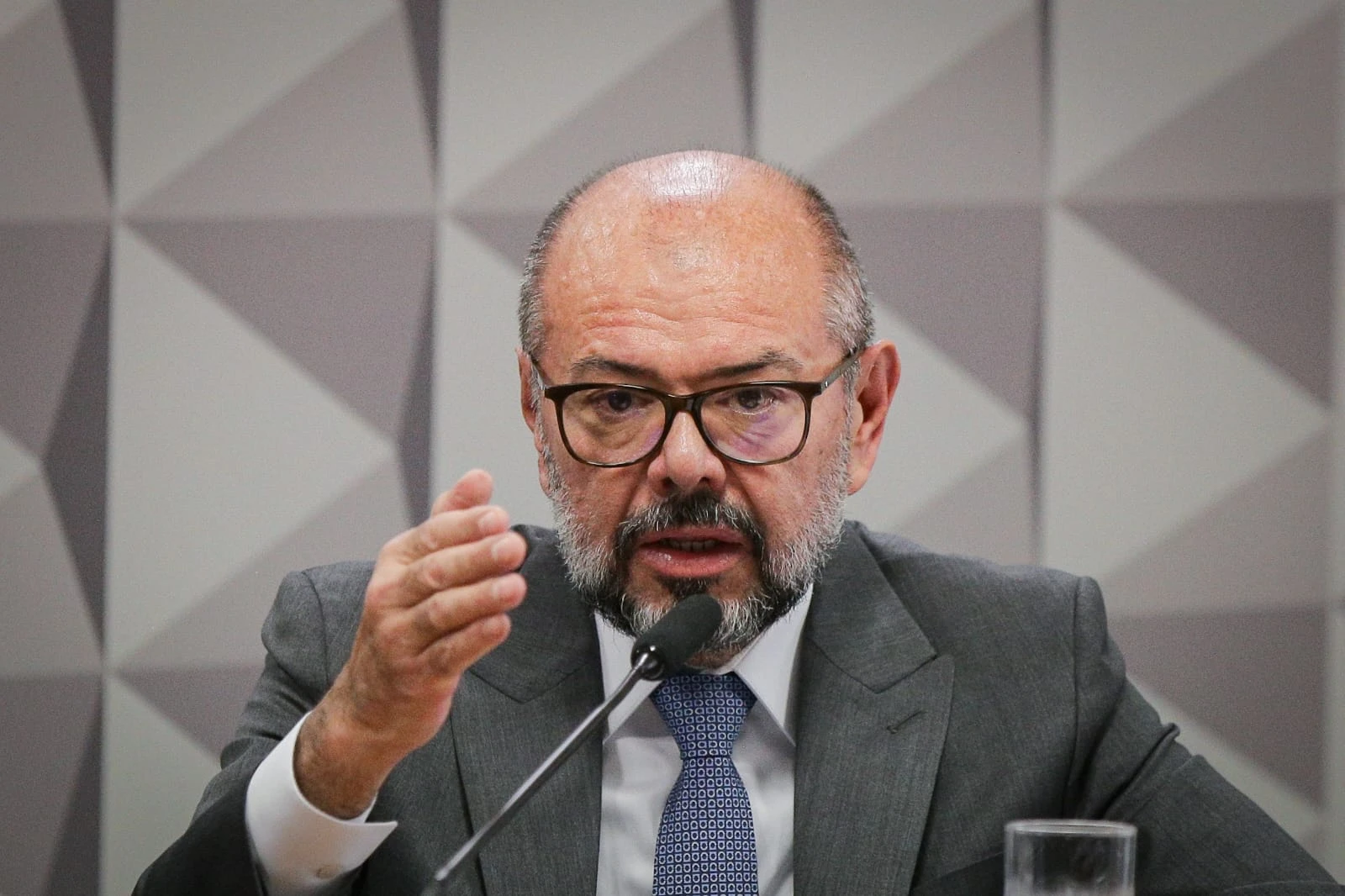 INSS aposenta ex-ministro de Bolsonaro em meio a investigações