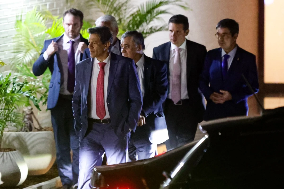 Líderes da base de Lula na Câmara preveem reunião tensa com Haddad