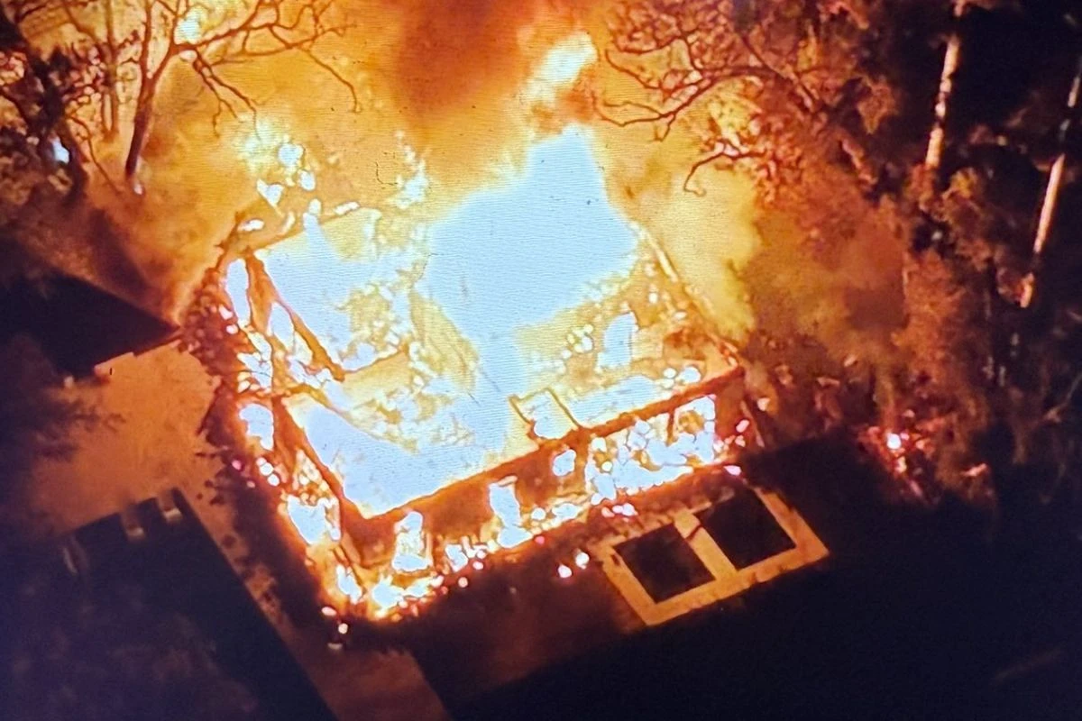 Casa de técnico do Miami Heat pega fogo nos EUA. Veja imagens