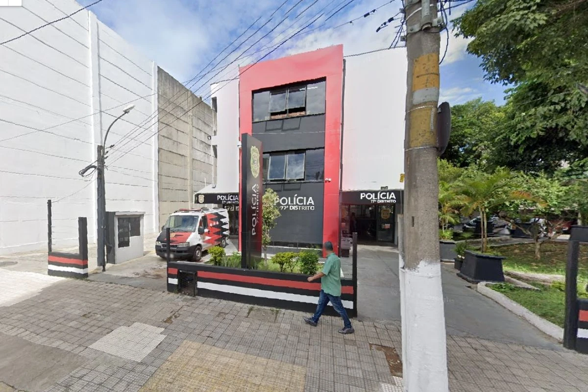Jovem rastreia celular roubado e polícia “orienta” que ele vá ao local