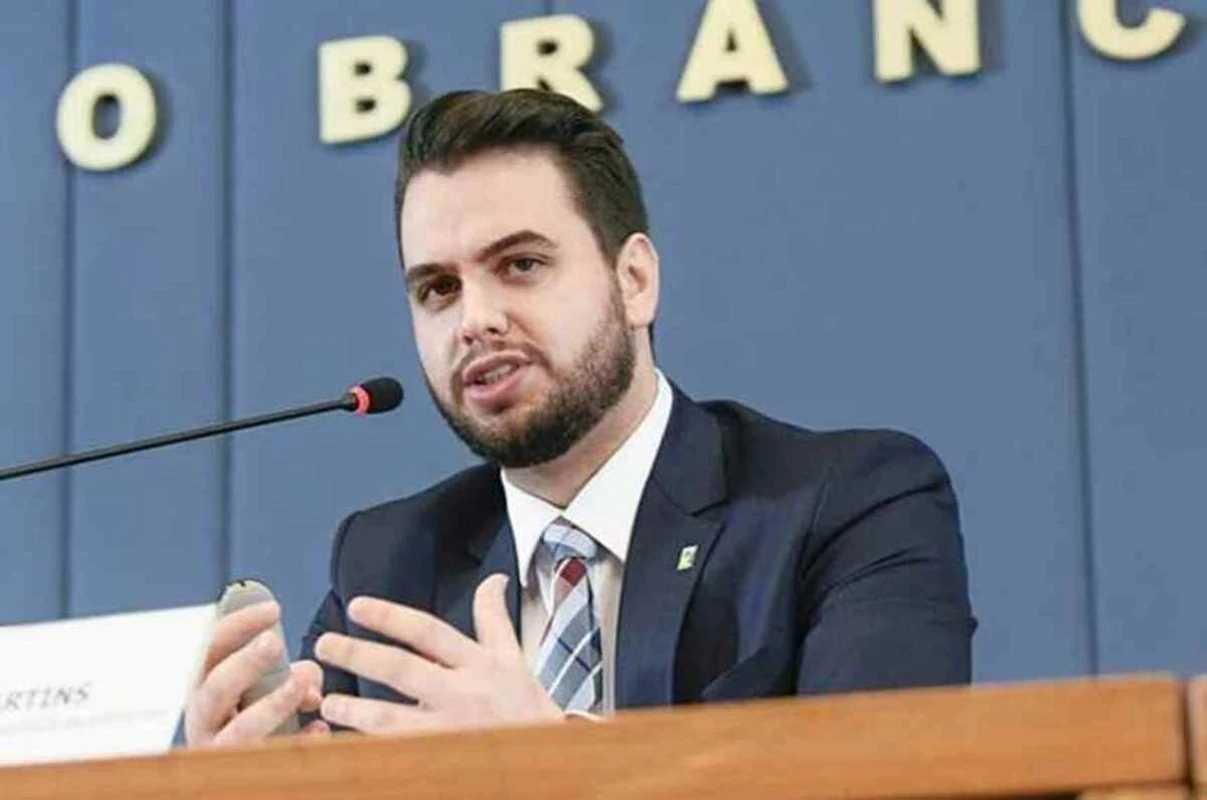 Filipe Martins errou própria idade no STF de propósito, diz defesa
