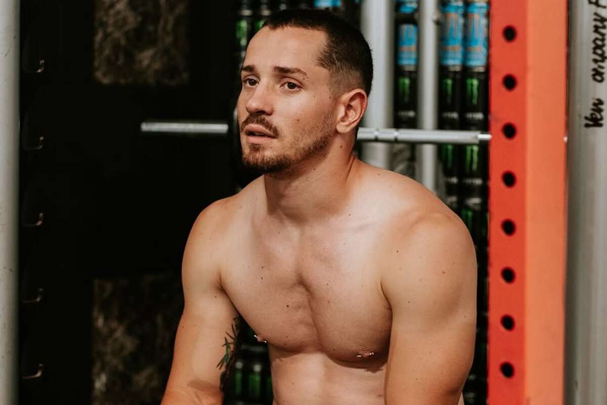 Atleta brasileiro causa alvoroço ao estrelar filme pornô gay