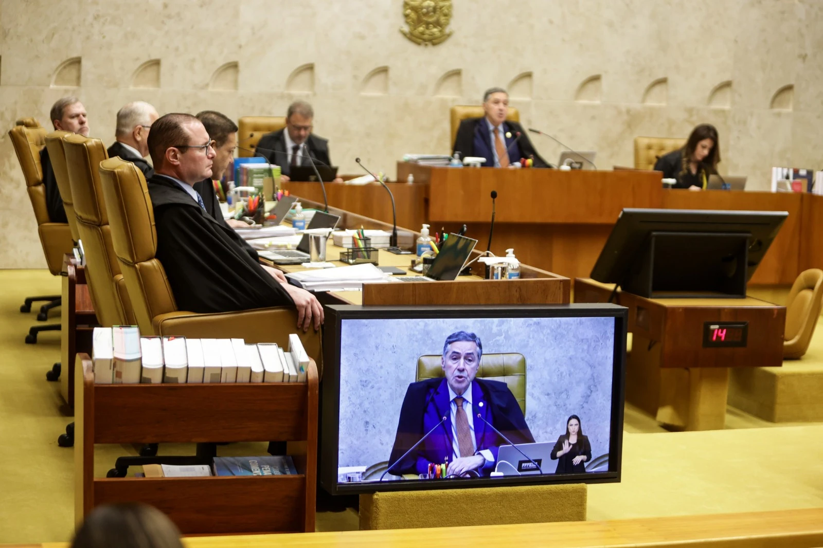 Barroso e Toffoli rebatem críticas: regulação de redes não é censura