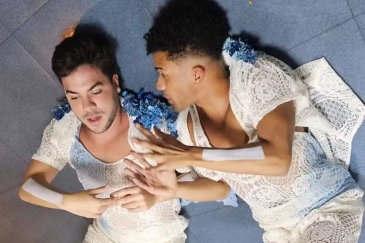 Lucas Leto encanta a web ao apoiar Álvaro durante crise de pânico