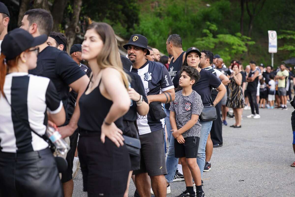 Torcida comparece ao Pacaembu para acompanhar Portuguesa e Corinthians