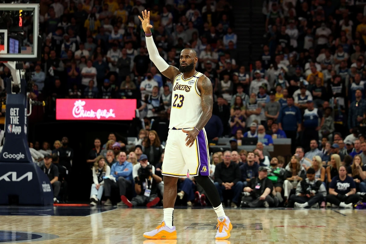 NBA: LeBron lidera ranking de maiores jogadores do século; confira