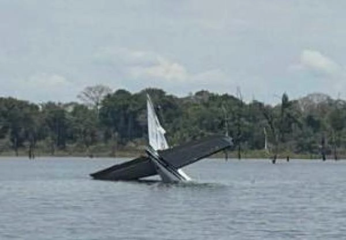 FAB intercepta avião vindo da Venezuela com 380 kg de maconha