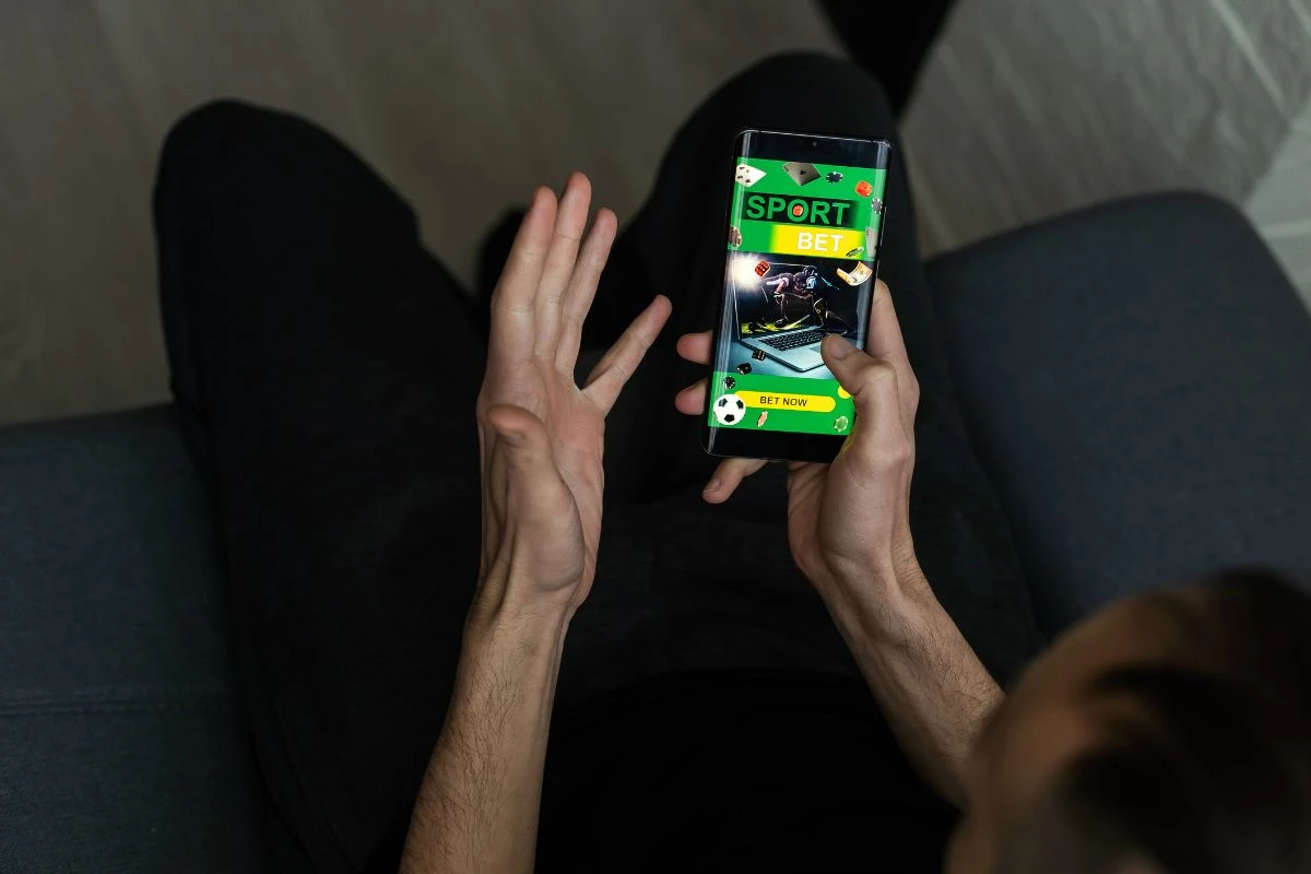 Número de brasileiros traficados para atuar em bets cresce, diz MJ