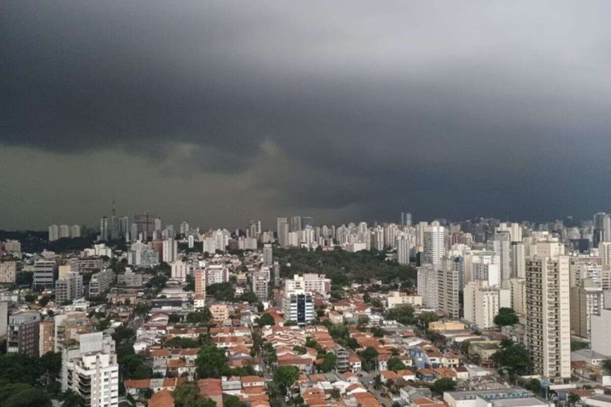 O que fazer se o carro ficar preso no alagamento? Defesa Civil orienta