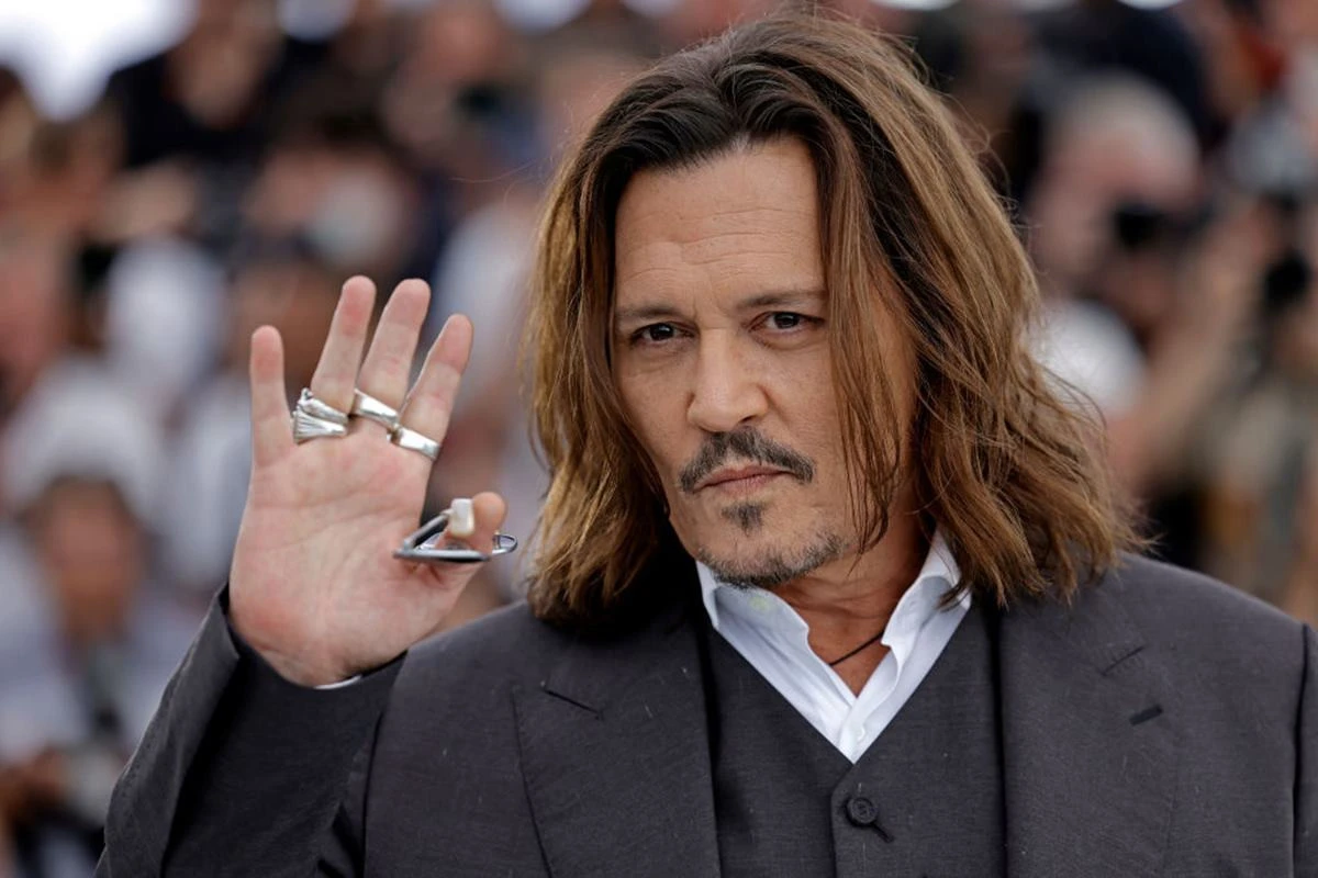Johnny Depp surge irreconhecível para novo filme: veja