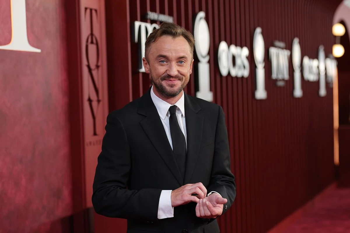 Ator de Harry Potter diz não se importar com transfobia de JK Rowling