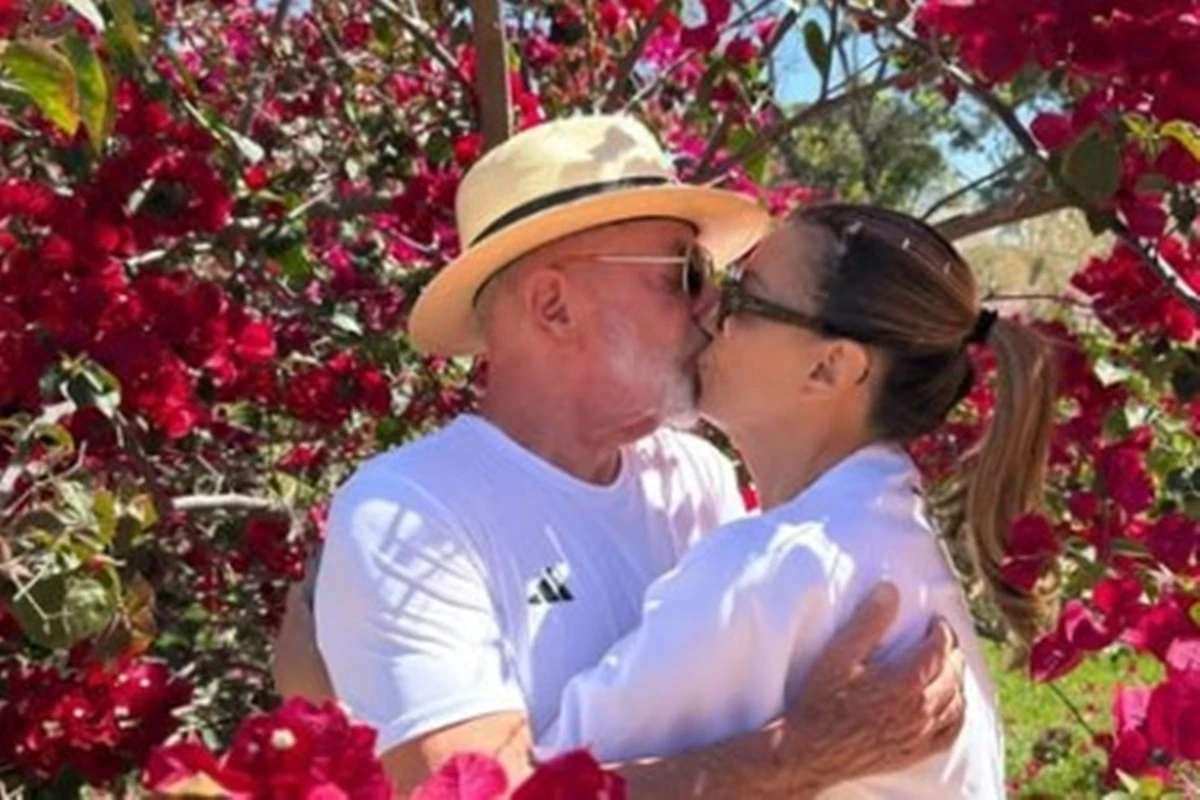 Janja parabeniza Lula: “Na Malásia já é seu aniversário”