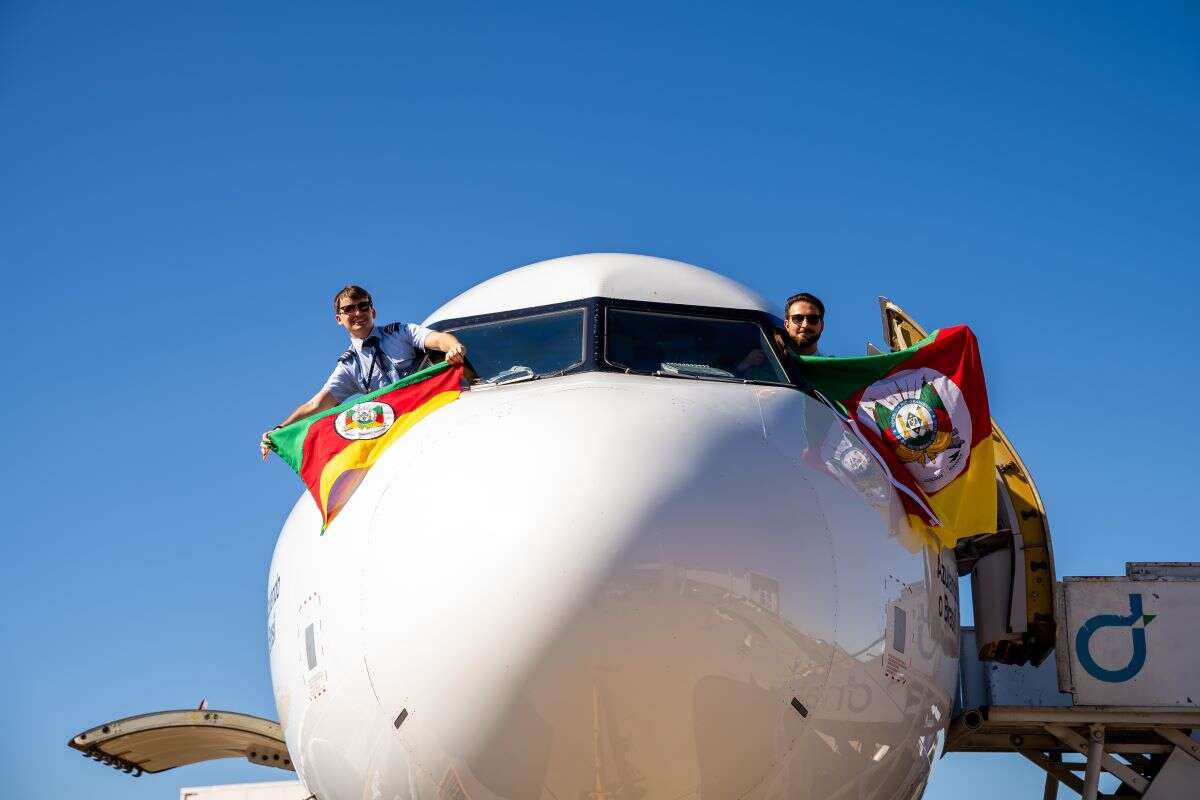 Piloto gaúcho faz 1º pouso em Porto Alegre no aniversário: “Recomeço”